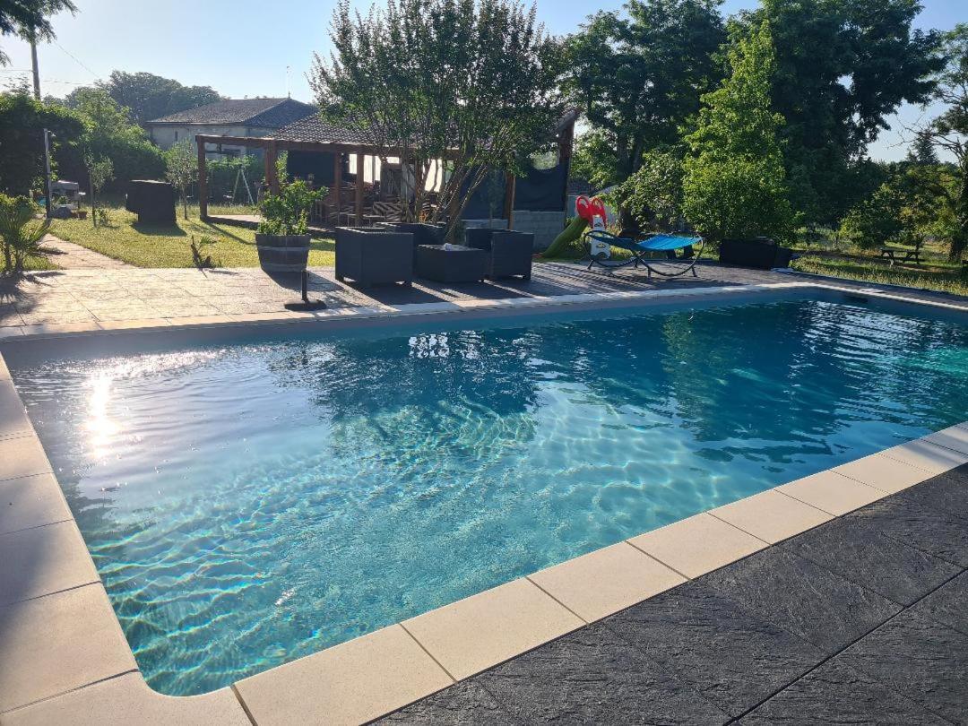 Bed and Breakfast Aux Abris Des Vents D'Anges Les Artigues-de-Lussac Екстер'єр фото