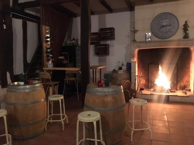 Bed and Breakfast Aux Abris Des Vents D'Anges Les Artigues-de-Lussac Екстер'єр фото