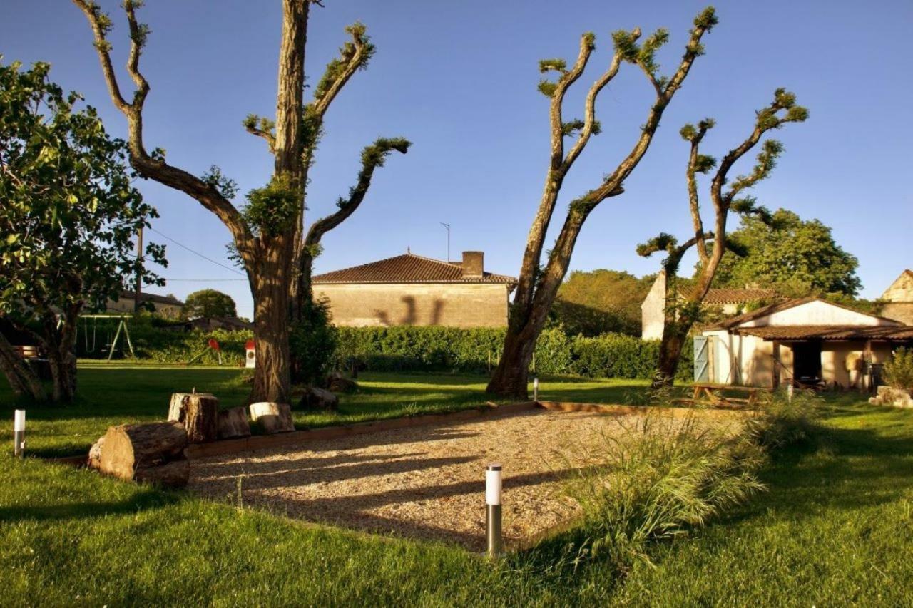 Bed and Breakfast Aux Abris Des Vents D'Anges Les Artigues-de-Lussac Екстер'єр фото